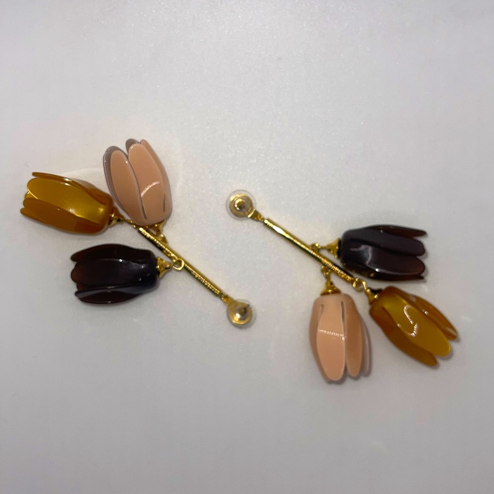 Lele Sadoughi warm colored dangling Floral earrings.